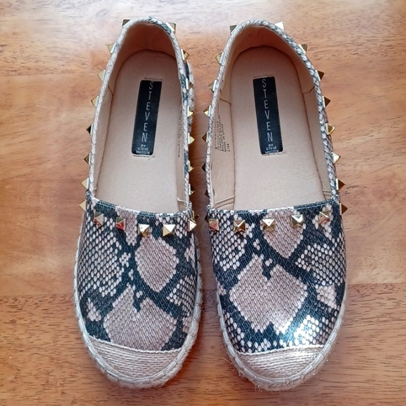 STEVEN by Steve Madden Snake Print  Jute Platform Gold Spiked Slip-on Shoes. - Picture 2 of 9